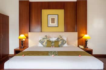 Spacious 2BR Pool Villa Near GWK CulturalPark, a short drive away from the beach