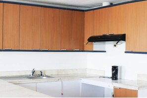 Relaxing Homey 1-Bedroom Condo Apt @ QC