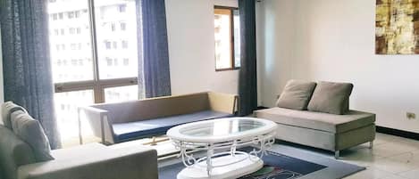 Relaxing Homey 1-Bedroom Condo Apt @ QC