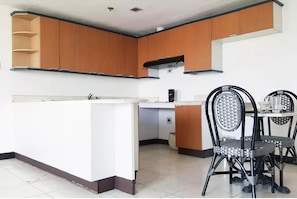 Relaxing Homey 1-Bedroom Condo Apt @ QC