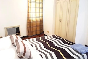Relaxing Homey 1-Bedroom Condo Apt @ QC