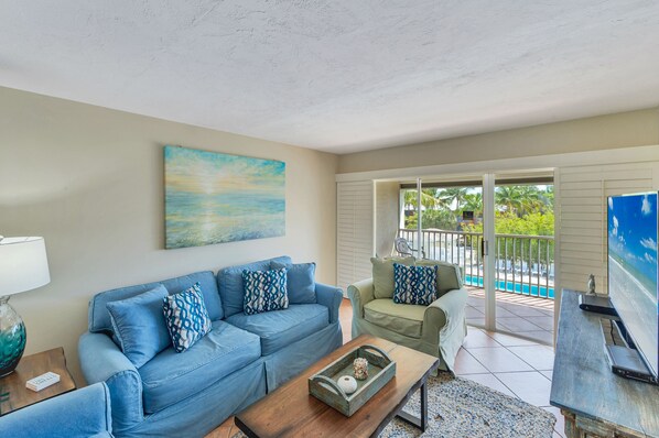Spacious light and bright living room