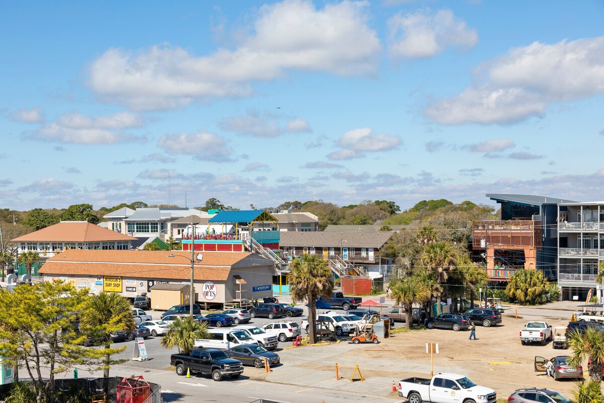 Seaside 302! Top Floor Oceanfront Condo – View of Folly Beach Pier!