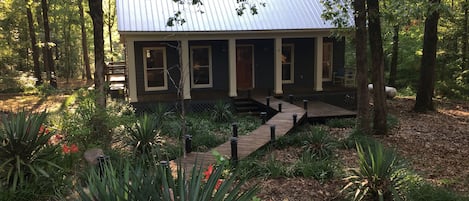 Charming Southern Living cabin retreat!