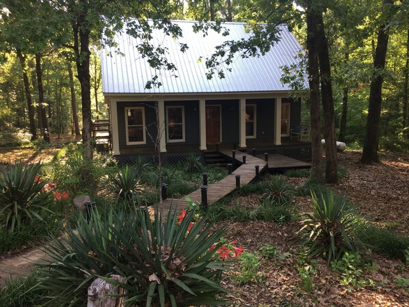 Charming Southern Living cabin retreat!