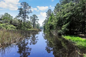 Jubilee Retreat - Grayton - Western Lake Behind House