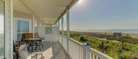 Oceanfront Porch - 1 Block to Town