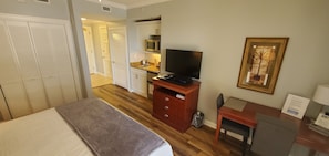 TV & Kitchenette