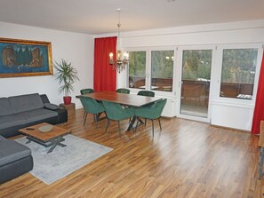 Table, Furniture, Couch, Wood, Living Room, Flooring, Interior Design, Laminate Flooring, Floor, Plant