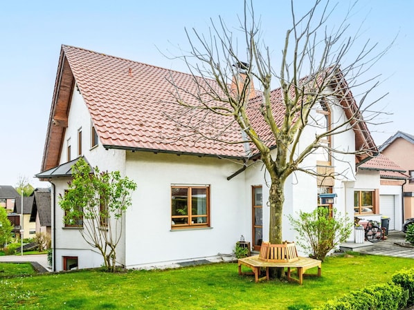 Plant, Sky, Building, Property, Window, House, Land Lot, Wood, Grass, Cottage