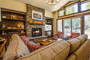 Living Room w/ Gas Fireplace