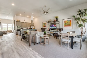 Living/Dining area.