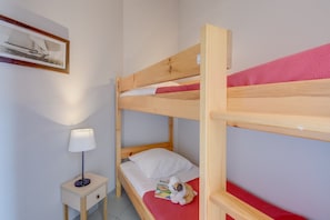 Lots of room for the kids in the bunk bed in the sleeping alcove.