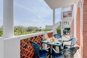 Relax on your balcony or terrace with sea views!