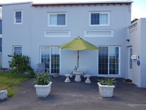 beachfront  apt
