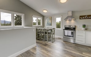 High top dining area in kitchen, seating forsix