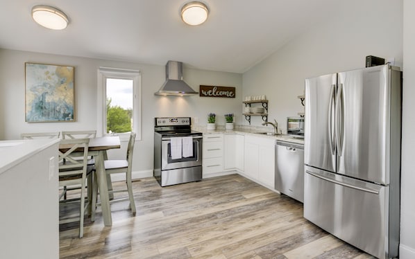 Brand new kitchen with all appliances
