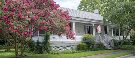 Murfree-Williams House circa 1801 in the Murfreesboro, NC Historic District