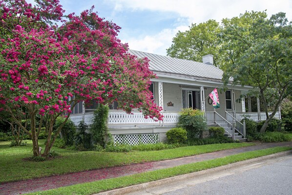 Murfree-Williams House circa 1801 in the Murfreesboro, NC Historic District