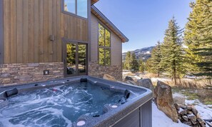 Bain à remous extérieur