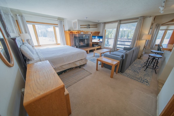 Deluxe Studio condo at Lenawee