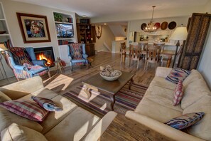 Living room with a relaxing flat screen TV