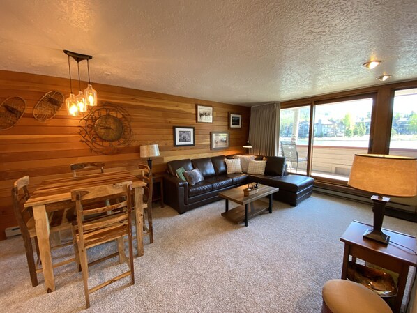Beautiful lakeside vacation condo