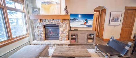 Luxury ski vacation condo at Lone Eagle!