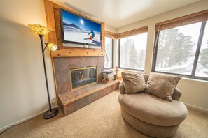Studio condo with gas fireplace! #winter