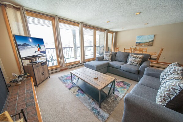 Updated vacation condo on Keystone Lake!