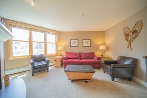 Lounge here with family and friends!