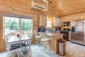 Kitchen | Cooking Basics | Dining Space | Dishware/Flatware