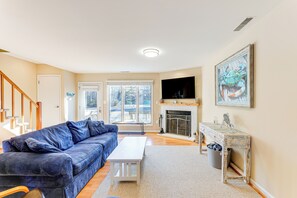 Living Room | Smart TV | Sleeper Sofa | 1st Floor