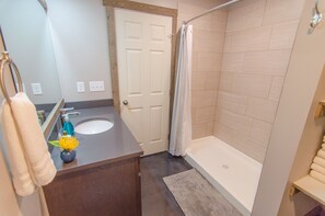 Master Bedroom (3)