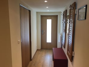 Apartment 3, 31qm, 1 Schlafzimmer für 1-2 Personen, barrierefrei-Apartment 3 Eingang Flur