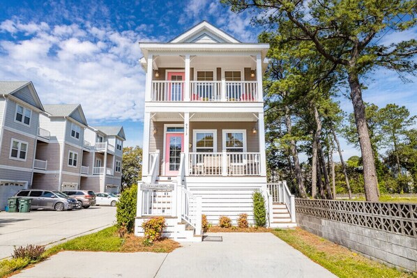 Welcome to Bay Lake Escape. Parking for 3 in the driveway. No street parking.