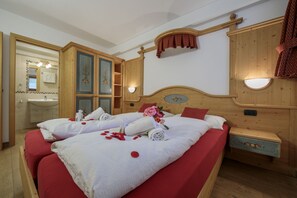 Chambre double avec salle de bain attenante