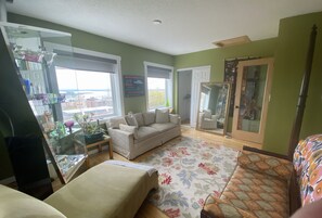 Master: Great view & very spacious. 