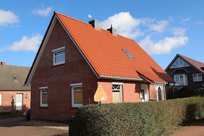 to Hus, holiday home in Greetsiel
