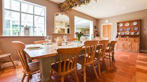 Dining room, Barebones Farm, Bolthole Retreats