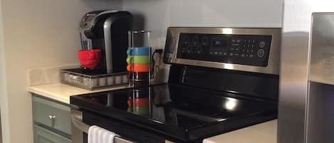 Kitchen Range w Keurig