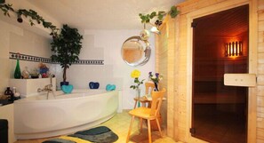Indoor spa tub