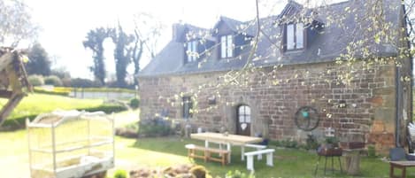 Gîte Chestnut - 10 personnes maximum pour des vacances sereines en Bretagne