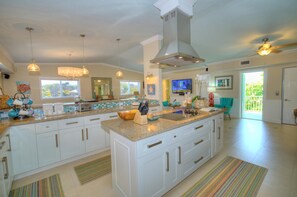 KITCHEN AND TV