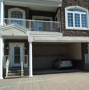 Front door/garage/balcony