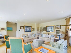 16 Solent Landing Sitting Room 