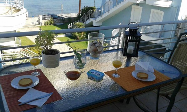 Breakfast at the veranda