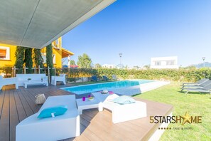 Garden with pool