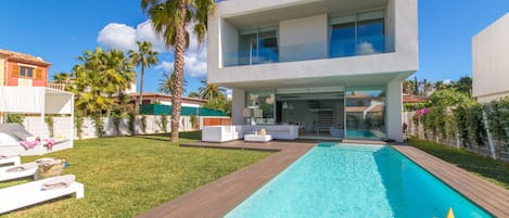 Villa avec piscine pour 8 personnes à Playa de Muro, Majorque