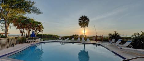 Sunset by the pool are sweet here on Indian Shores - Sunset by the pool are sweet here on Indian Shores. You'll always have a front row seat while you're here!